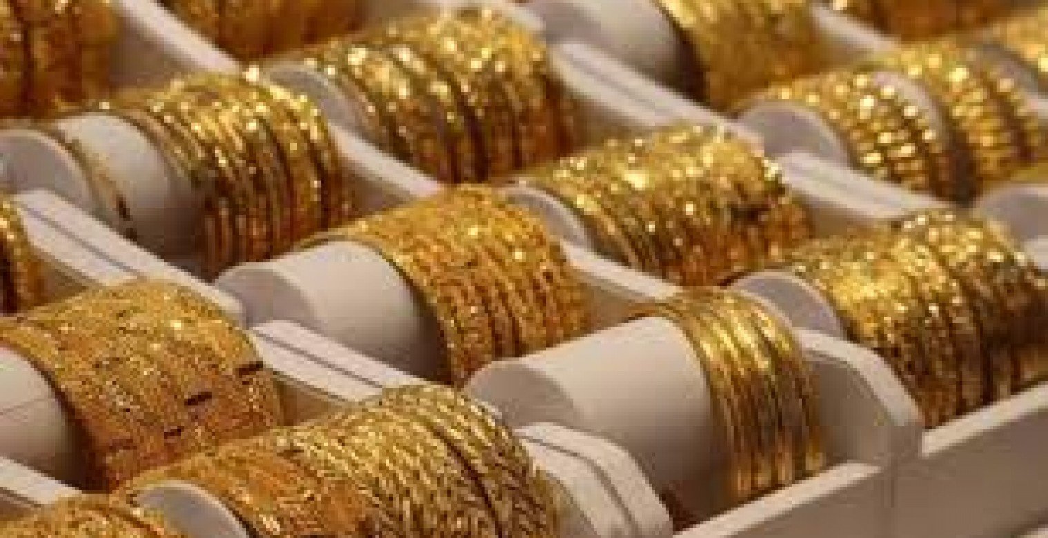 استقرار الدولار وتراجع طفيف في أسعار الذهب وسط ترقب الأسواق في السعودية