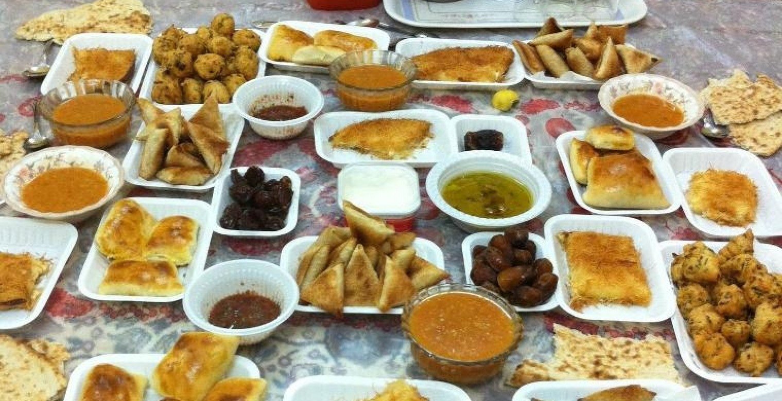 أجواء فطور أول يوم رمضان.. أطباق رمضانية وعادات مميزة