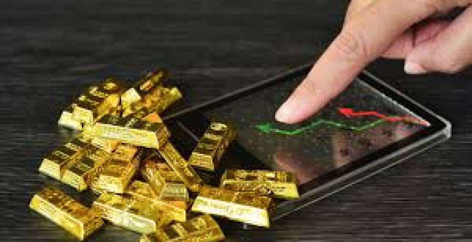 أسعار الذهب تتراجع قليلًا والدولار يواصل استقراره مقابل الريال السعودي
