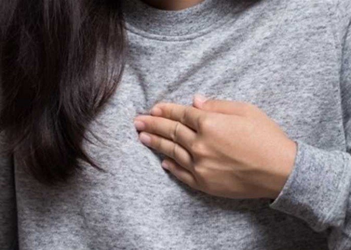 هل الحليب البارد يعالج الحموضة فعلاً؟ إليك الحقيقة العلمية