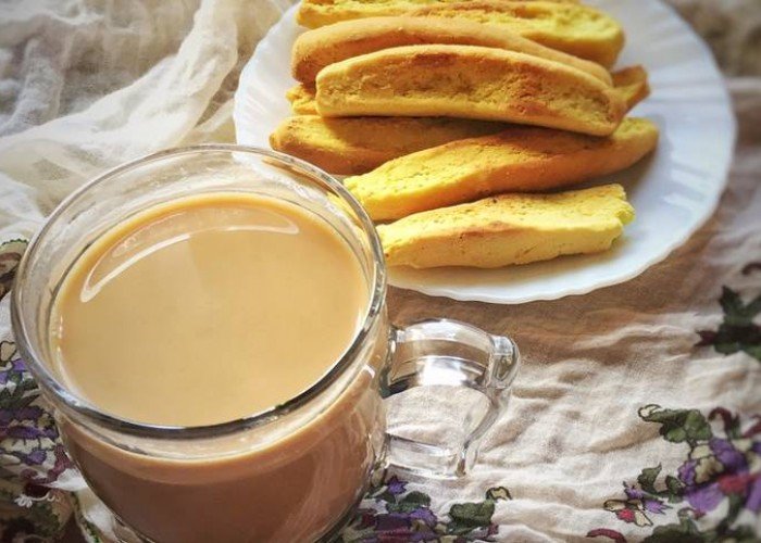 أضرار الإفراط في تناول البسكويت والشاي بالحليب خلال العيد