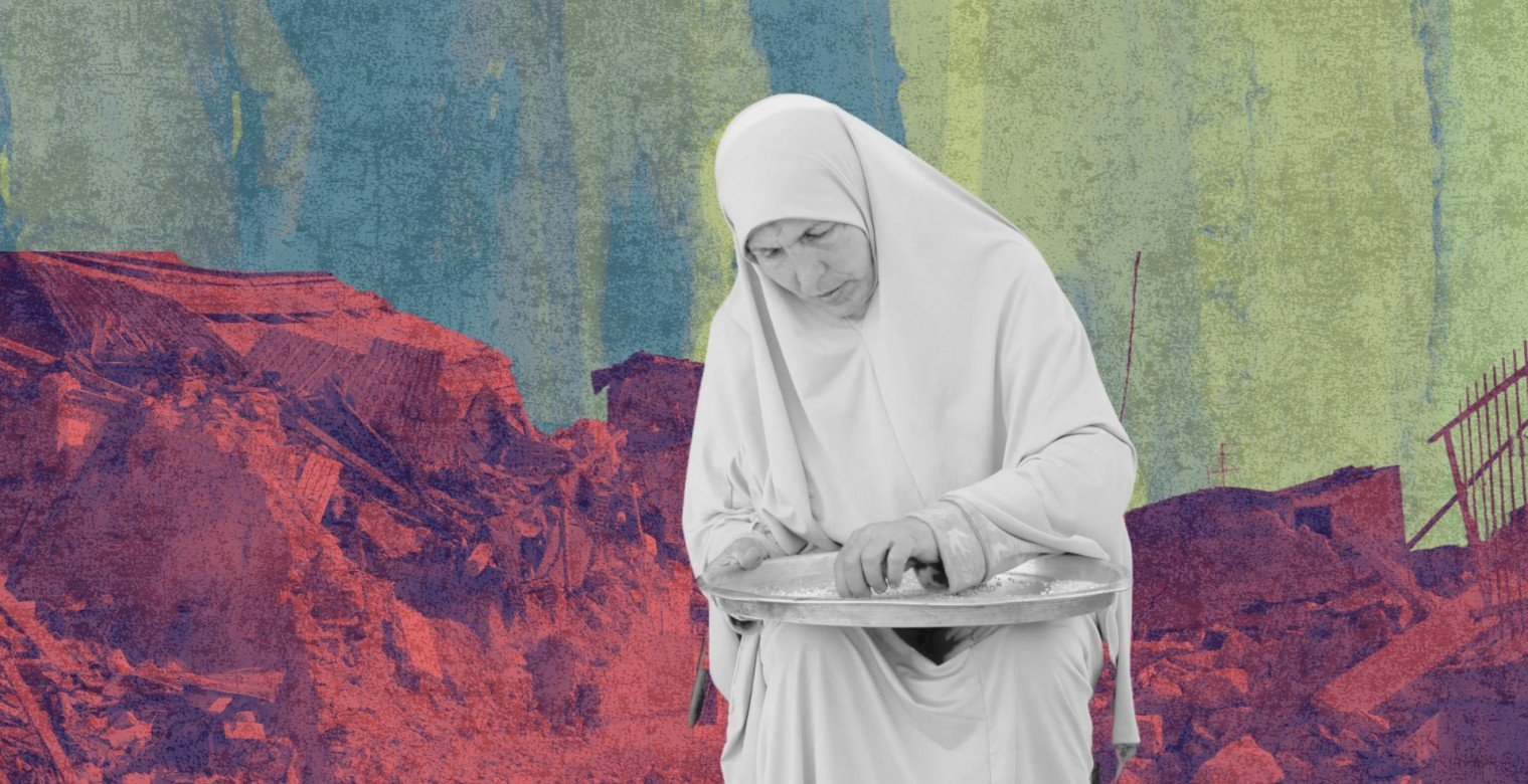 السكان يلوكون أعلاف الطيور بسبب الجوع