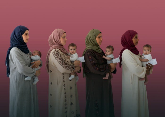 غزة: رضّع يبدءون حياتهم في طوابير الانتظار